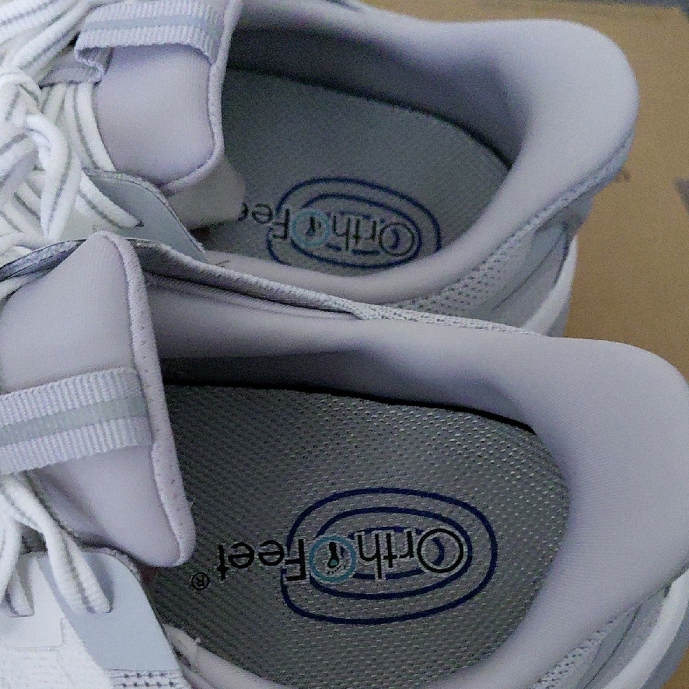 Stylish White Men's Sneakers - Picture 2 of 7